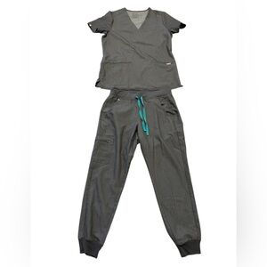 Figs Technical Collection Short Sleeve Top &  Jogger Style Pants Set Size Small